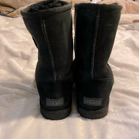 UGG Women’s Classic Short II Boots Size 8 Black - Picture 2 of 11